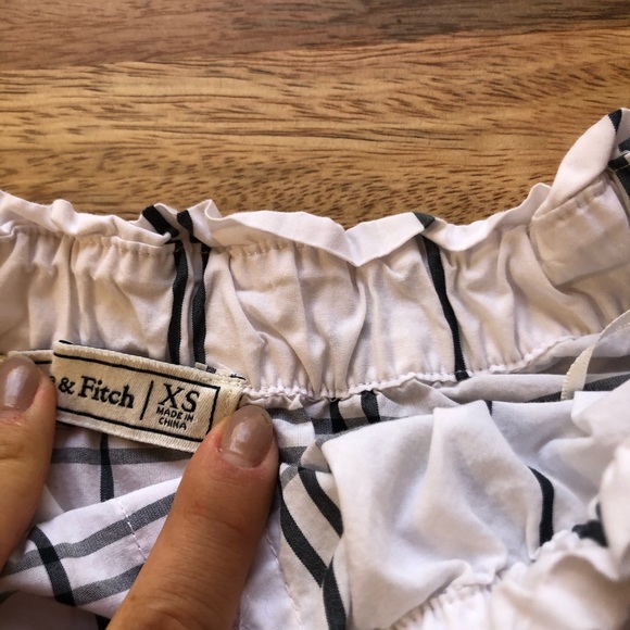 Abercrombie & Fitch off the shoulder poplin top - Picture 3 of 4